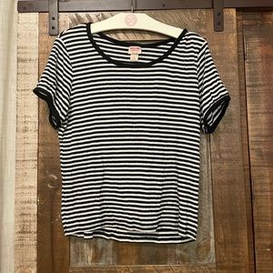 MOSSIMO SUPPLY CO., small, black and white